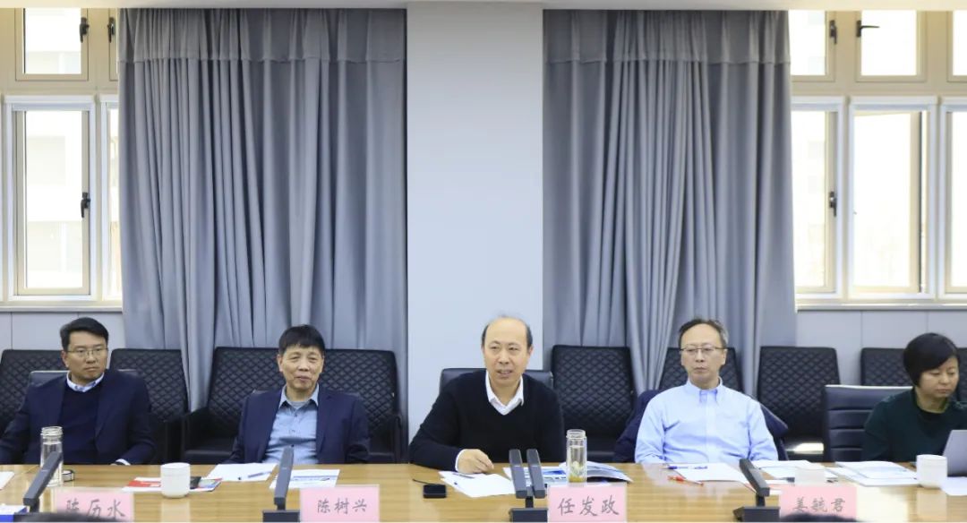 花花牛乳業集團黨委書記、董事長唐洪峰一行赴中原食品實驗室同中國工程院院士、中原食品實驗室主任任發政座談交流