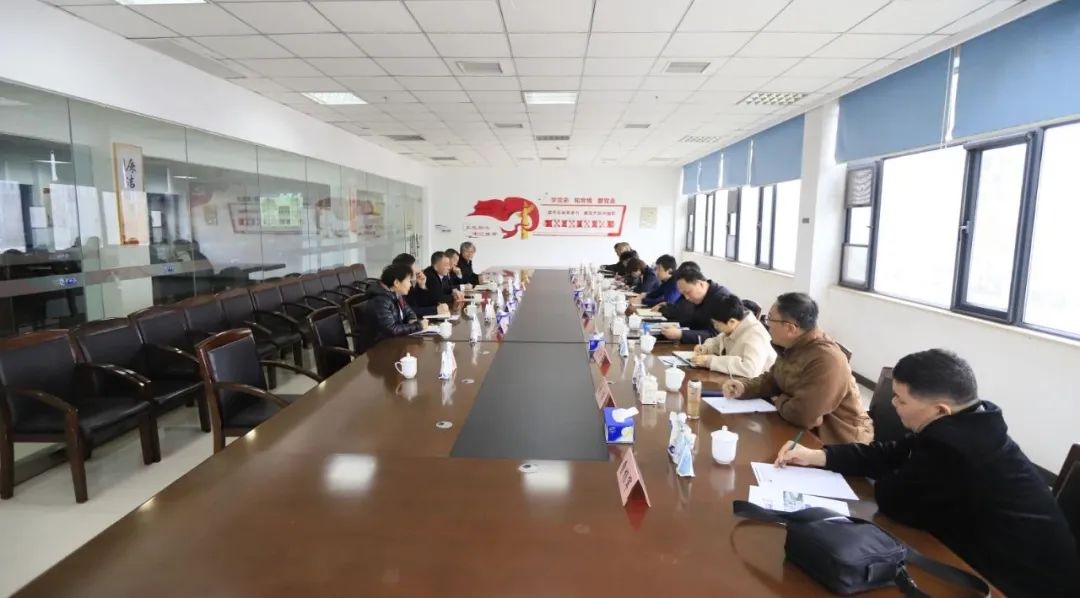 河南省發(fā)展改革委價調處副處長馬冰一行蒞臨花花牛乳業(yè)集團參觀調研 河南省發(fā)展改革委價調處副處長馬冰一行蒞臨花花牛乳業(yè)集團參觀調研