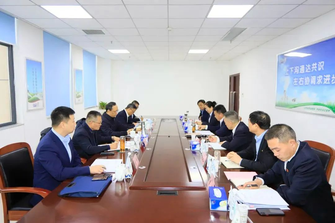 省政府國(guó)資委黨委書記、主任李濤一行到花花牛乳業(yè)集團(tuán)調(diào)研 省政府國(guó)資委黨委書記、主任李濤一行到花花牛乳業(yè)集團(tuán)調(diào)研