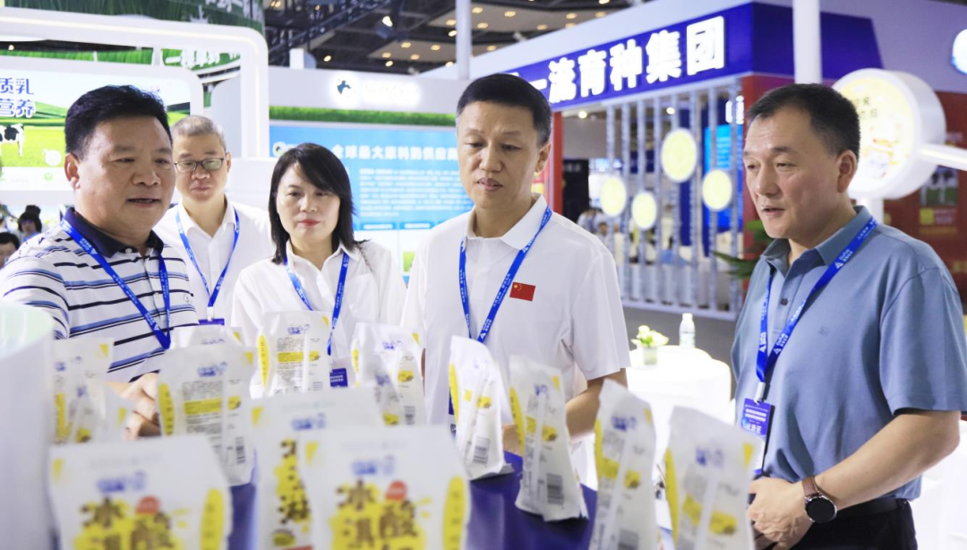 啟航新征程 點(diǎn)亮新賽道丨花花牛乳業(yè)集團(tuán)參加第十四屆中國(guó)奶業(yè)大會(huì)暨D20峰會(huì)，榮獲“中國(guó)乳制品生產(chǎn)企業(yè)現(xiàn)代化等級(jí)5A級(jí)”評(píng)定殊榮