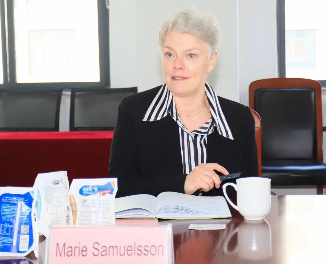 深化合作交流 互信共贏發展丨瑞典愛克林公司首席執行官 Ms.Marie Samuelsson 一行蒞臨花花牛乳業集團參觀座談 深化合作交流 互信共贏發展丨瑞典愛克林公司首席執行官 Ms.Marie Samuelsson 一行蒞臨花花牛乳業集團參觀座談