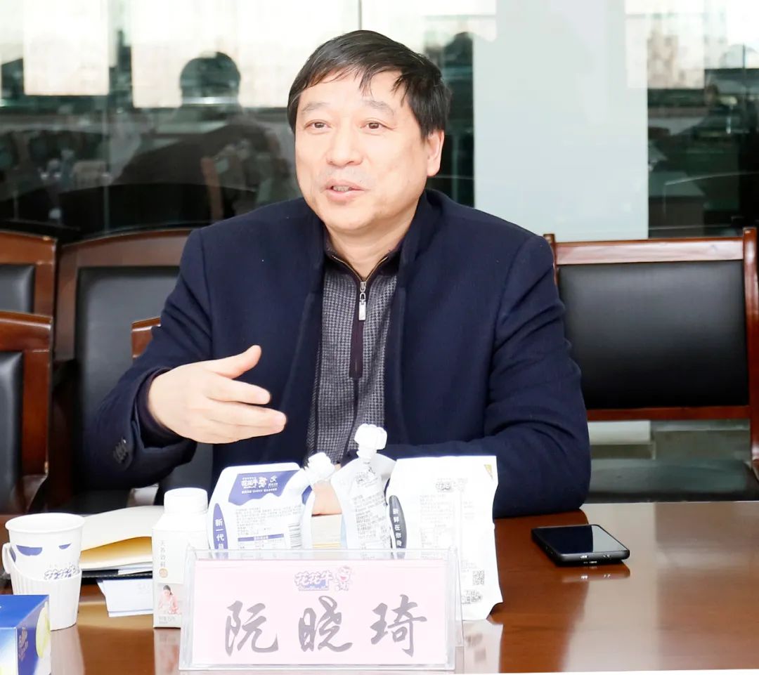 花花牛丨東北農(nóng)大食品學(xué)院院長、中原食品實(shí)驗(yàn)室首席科學(xué)家姜毓君教授蒞臨花花牛乳業(yè)集團(tuán)調(diào)研 花花牛丨東北農(nóng)大食品學(xué)院院長、中原食品實(shí)驗(yàn)室首席科學(xué)家姜毓君教授蒞臨花花牛乳業(yè)集團(tuán)調(diào)研