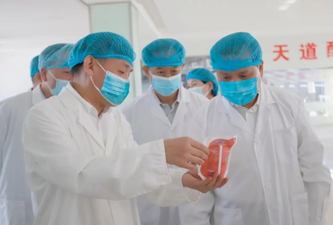 快訊丨河南省人民政府副省長武國定蒞臨花花牛乳業集團瑞亞牧業調研奶源基地建設情況 快訊丨河南省人民政府副省長武國定蒞臨花花牛乳業集團瑞亞牧業調研奶源基地建設情況