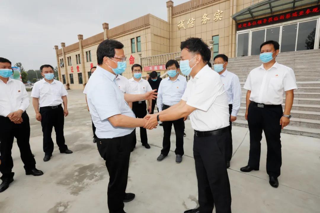 快訊 | 河南省委常委、省紀(jì)委書記、省監(jiān)委主任任正曉蒞臨花花牛乳業(yè)集團(tuán)新蔡瑞亞牧場調(diào)研