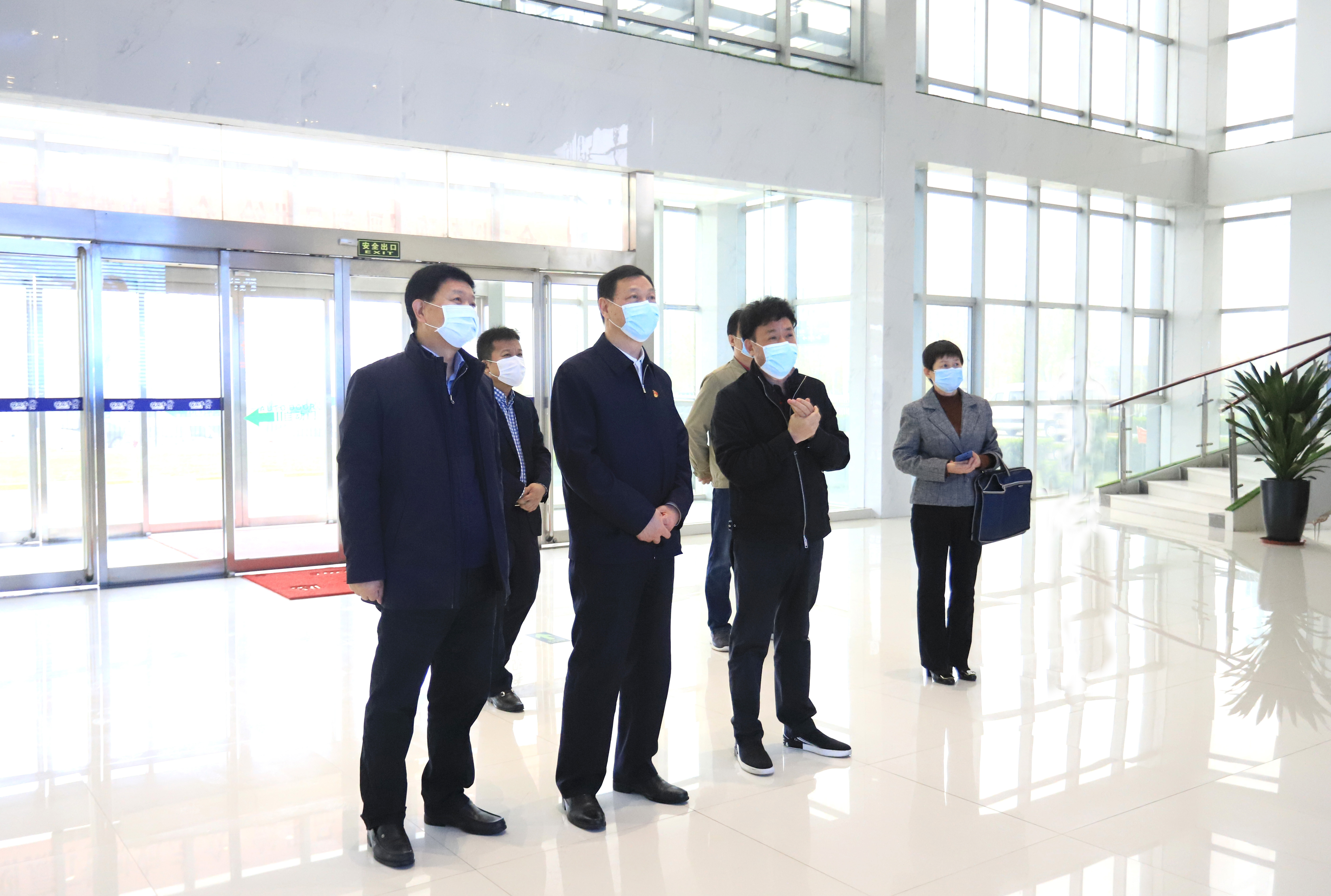 河南省委農辦主任、農業(yè)農村廳廳長申延平一行調研河南花花牛乳業(yè)集團 河南省委農辦主任、農業(yè)農村廳廳長申延平一行調研河南花花牛乳業(yè)集團