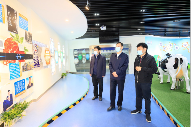 河南省委農辦主任、農業(yè)農村廳廳長申延平一行調研河南花花牛乳業(yè)集團 河南省委農辦主任、農業(yè)農村廳廳長申延平一行調研河南花花牛乳業(yè)集團