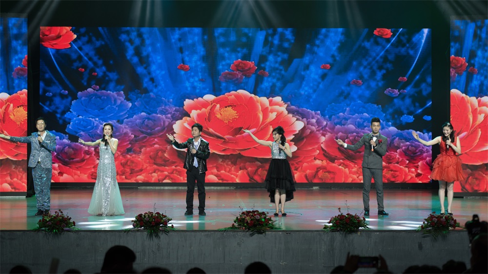 “不忘初心、聚力前行” 花花牛集團(tuán)2018迎新春聯(lián)歡會(huì)隆重舉行