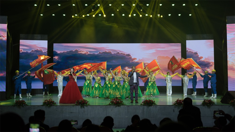 “不忘初心、聚力前行” 花花牛集團(tuán)2018迎新春聯(lián)歡會(huì)隆重舉行