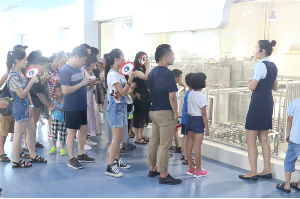 走進花花牛見證最真實的透明品質(zhì)