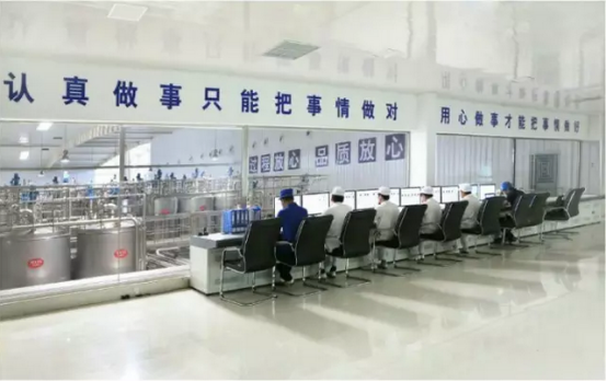 走進花花牛見證最真實的透明品質(zhì) 走進花花牛見證最真實的透明品質(zhì)