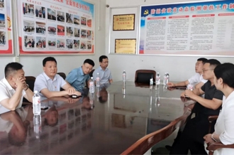 河南花花牛乳業(yè)集團赴定點幫扶村開展慰問活動